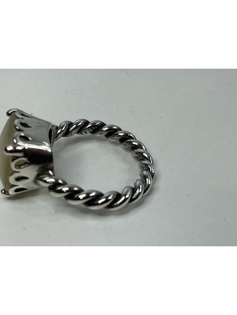 Pandora Elegant Sincerity Twisted Mother Of Pearl Ring Sz 6 Retired - Picture 4 of 6